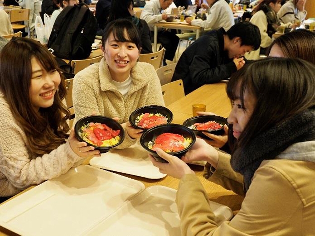 前回の「近大マグロ」丼イベントの様子