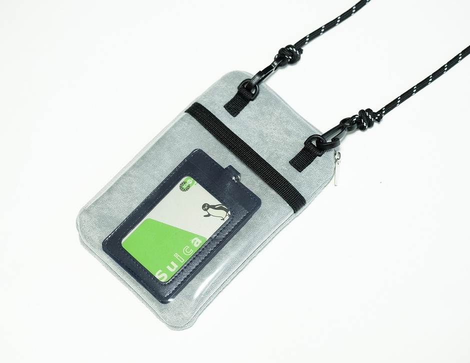 裏側のクリアポケットが使える!