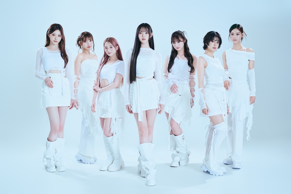 MISS MERCY(左からCOCONA、SHUKA、MIYU、KAREN、SARA、ION、YUKI)
