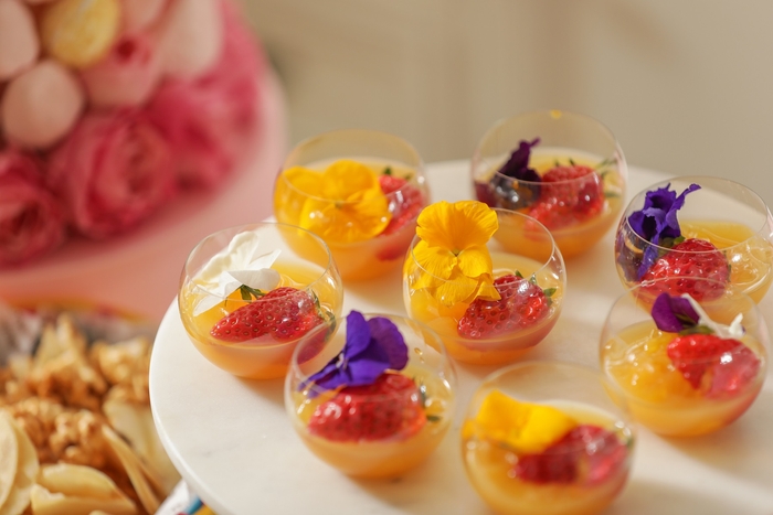 蜂蜜オランジュジュレ:オレンジの酸味にエディフルフラワーがほんのり香る、蜂蜜ジュレ