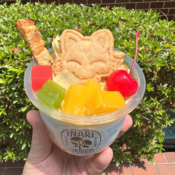 米粉で作ったキツネクッキーを添えて見た目も可愛く!