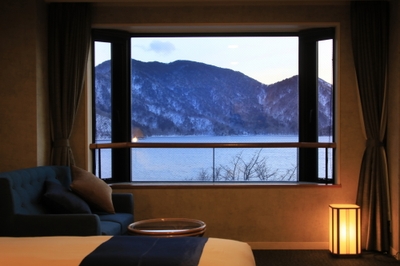 お部屋からは中禅寺湖を一望