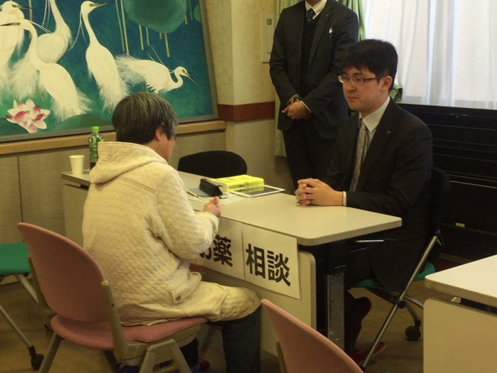 薬剤師による個別相談の様子