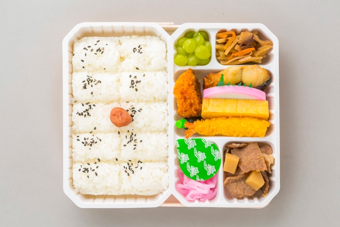 幕の内弁当 (2)