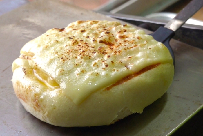 噂の中華まん「チーズ焼き肉まん」