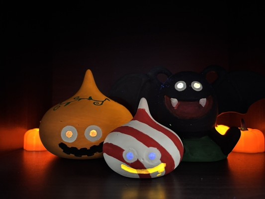ついに来週スタート！不気味に輝く、あなただけのハロウィーンモンスターをつくろう！
ニジゲンノモリ「ドラゴンクエスト アイランド」
スライム＆ドラキー色塗り体験「秋限定！光るモンスターのきらめきクラフト2026」