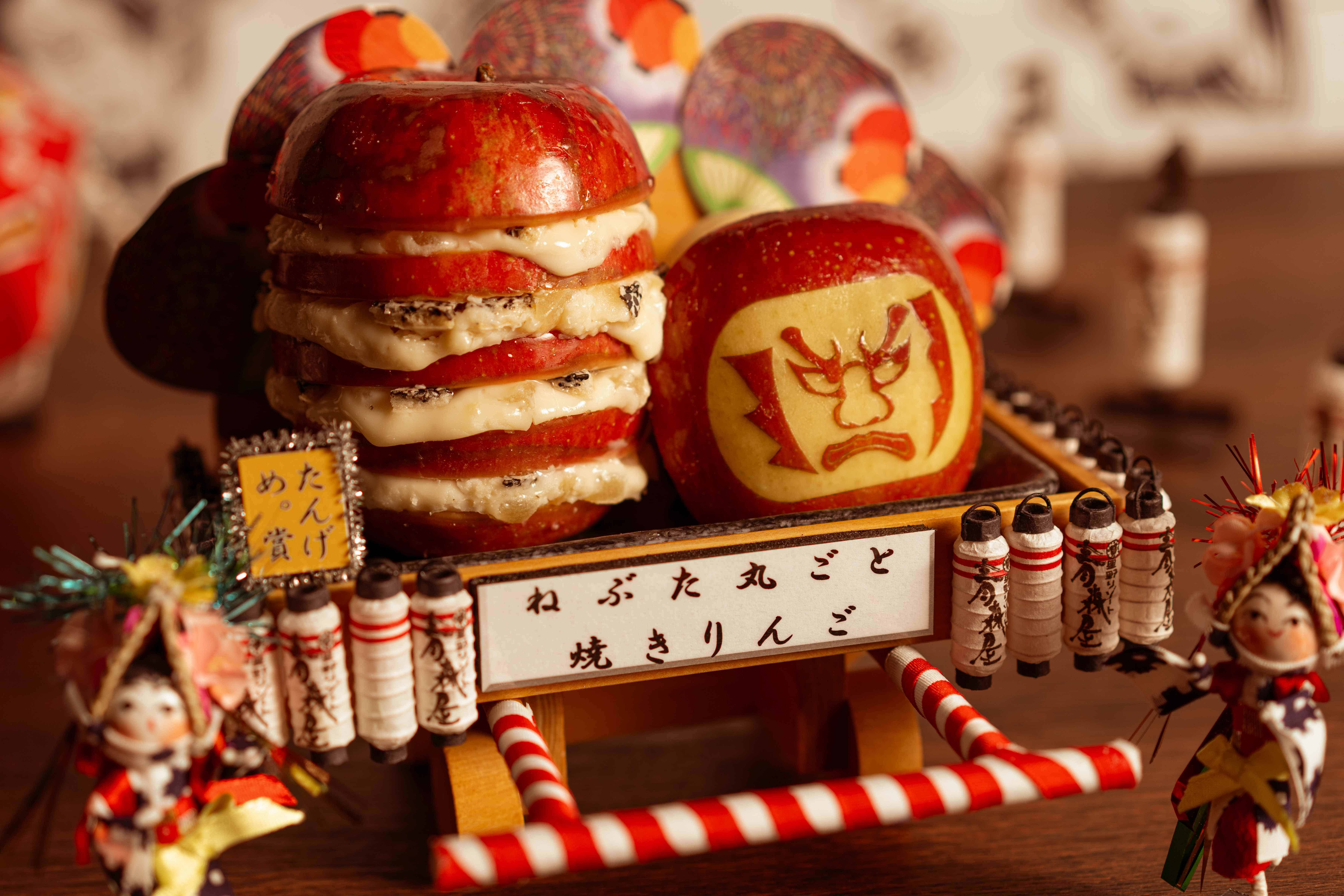 【青森屋】秋限定のオリジナルスイーツ ねぶたとりんごを掛け合わせた「ねぶた丸ごと焼きりんご」登場｜期間：2021年9月1日～11月28日