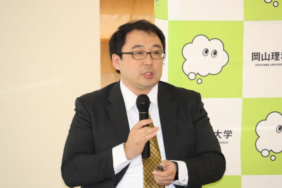 発見の意義を解説する千葉講師