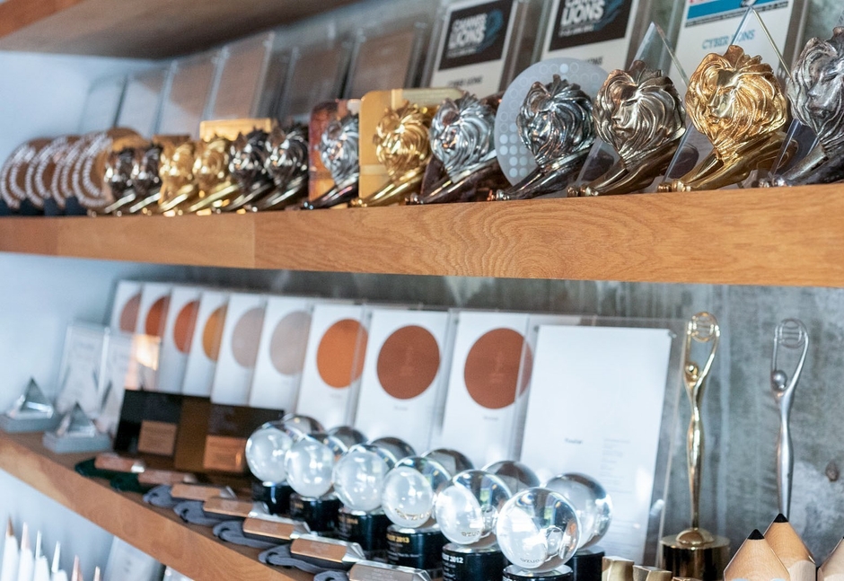 BIRDMAN過去受賞トロフィー