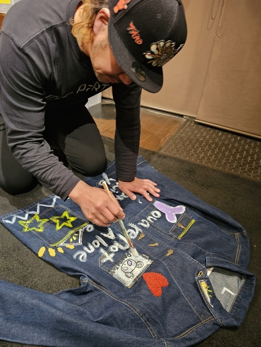 ひとつひとつにハタヤママサオ自らペイント