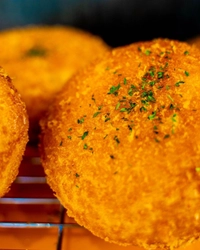 沖縄県豊見城市 Good Morning Bakeryの 「グリーンカレーパン」が、カレーパングランプリ2022  西日本揚げカレーパン部門にて最高金賞受賞！
