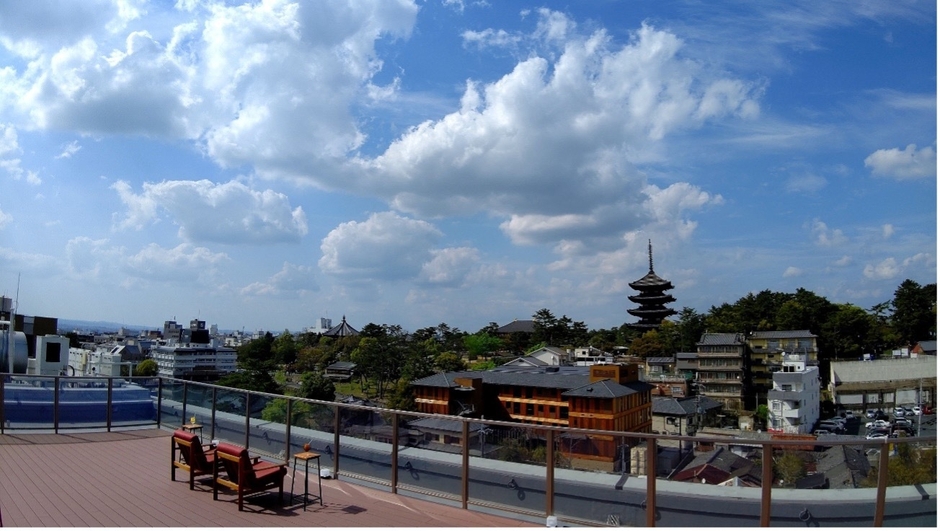 世界遺産興福寺を望む屋上テラスラウンジ