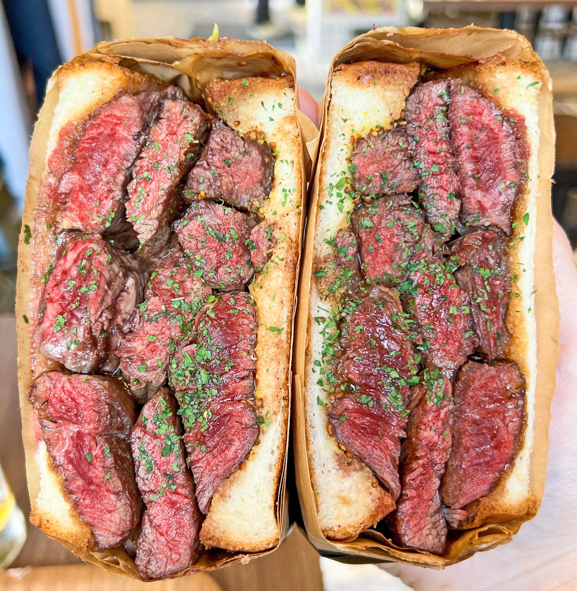 下北の新名物・ミートサンド!イートインもテイクアウトも可能なカフェレストラン『STABLER Shimokitazawa Meatsand』の情報をFindグルメで公開