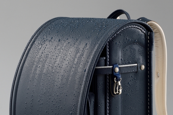 雨にも傷にも強い牛革ストロング