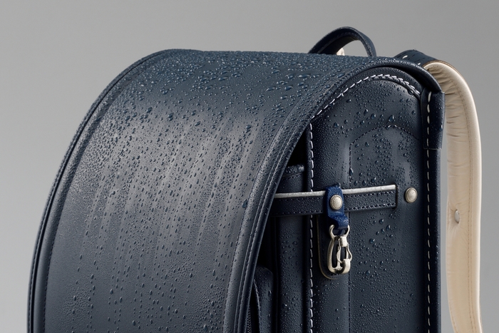 雨にも傷にも強い牛革ストロング