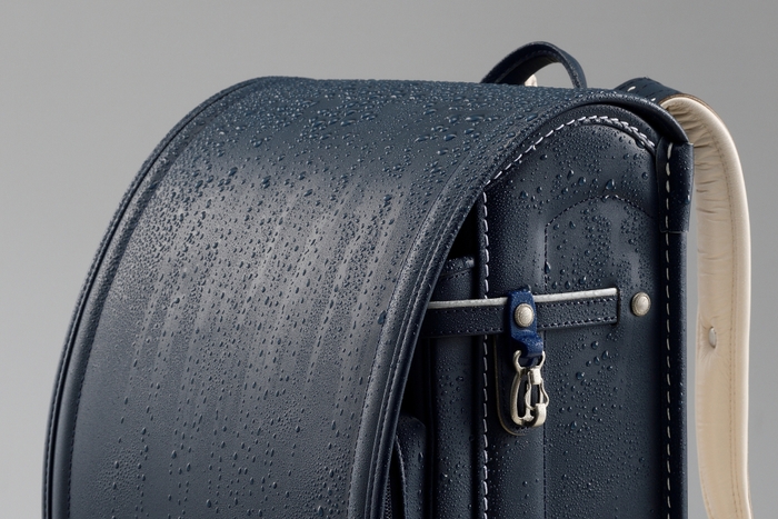 雨にも傷にも強い牛革ストロング