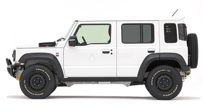 【東京オートサロン2026】 ジムニーカスタムのパイオニア「アピオ」が32年ぶりに出展！ 独自の美学を凝縮した最新デモカー3台を 一挙公開＆先行発売の物販も実施！