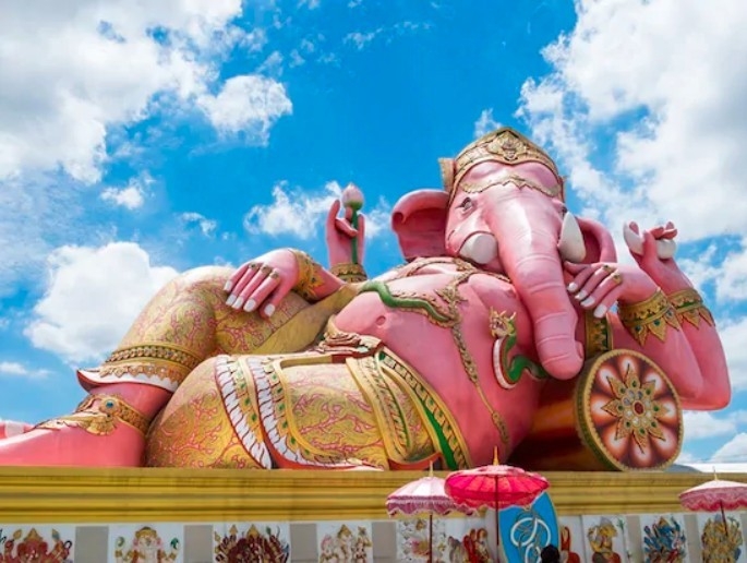 インパクト大!ピンクのガネーシャ像