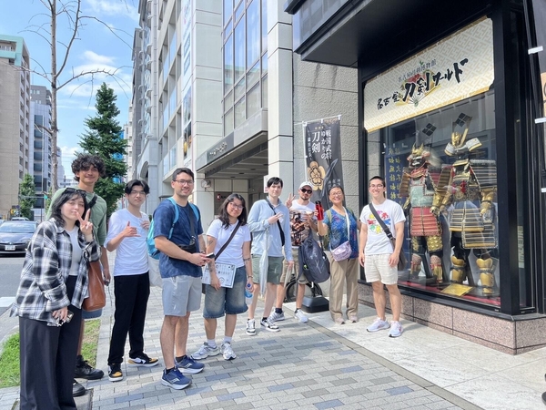 名古屋刀剣ワールド前での一枚