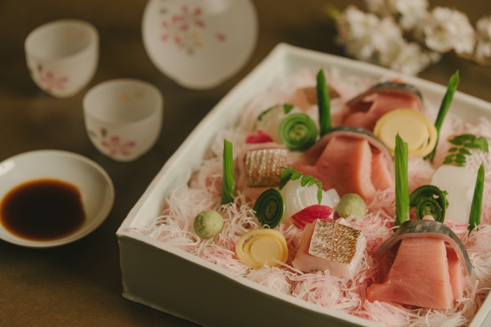 春の割鮮は伊佐木、鰆、横輪など。見た目も華やかに仕立てております　[一例]