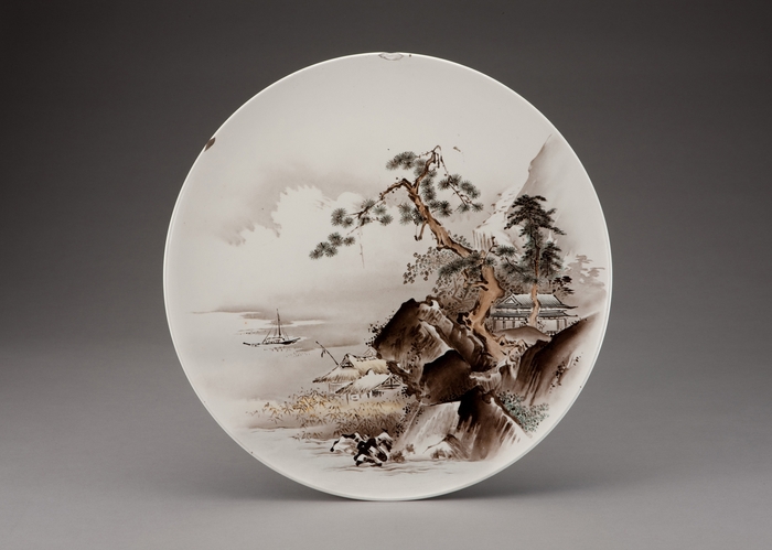 旭焼 釉下彩山水図皿(東京工業大学博物館蔵)