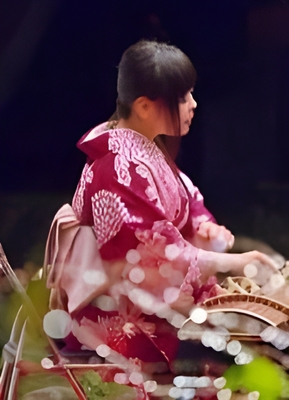 大平 光美氏（箏）