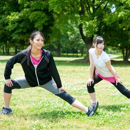 なわとびの前後にはストレッチを行うなど、準備運動とクールダウンを必ずするようにしましょう。