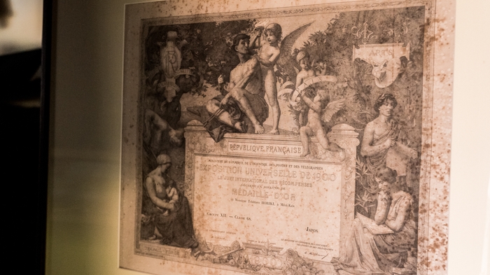 1900年パリ万博で受賞した金メダルの賞状