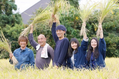 写真:2020年10月に界 箱根のスタッフが酒米の収穫を体験