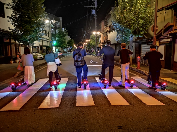 夜も綺麗に光ってライトも点灯し走行可能