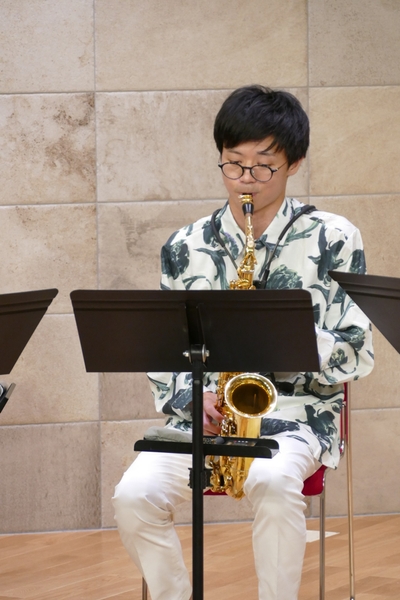 アルト・サクソフォン：福田 亨