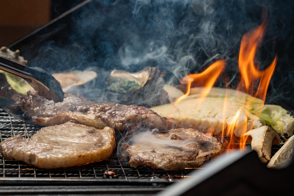 BBQのイメージ。奥の貝は「Lanikai 海鮮BBQセット」(別料金)