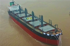 TESS42-一番船進水2.jpg