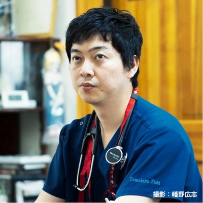 西 智弘医師 近影(撮影:幡野広志)
