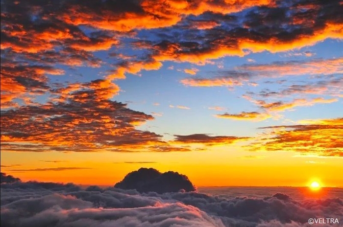 高度約7,600mから拝む初日の出