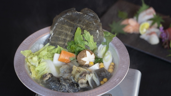 ▲夏季限定の滋養料理「すっぽん鍋」