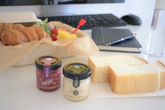 「高級パン+高級生はちみつ」で食べて満足!気分もリッチに!