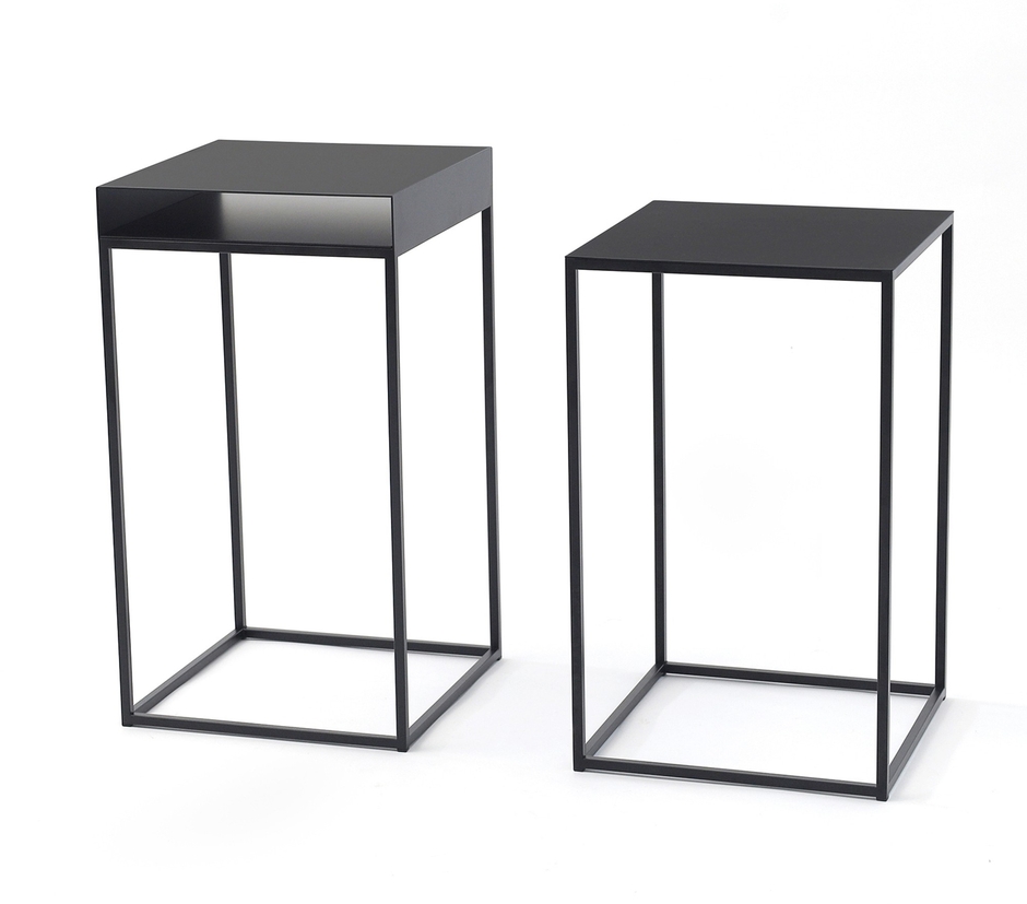 写真左:新製品 ナイトテーブル / 右:サイドテーブル