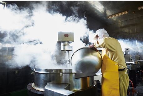 直火焼ルー製造風景(2)