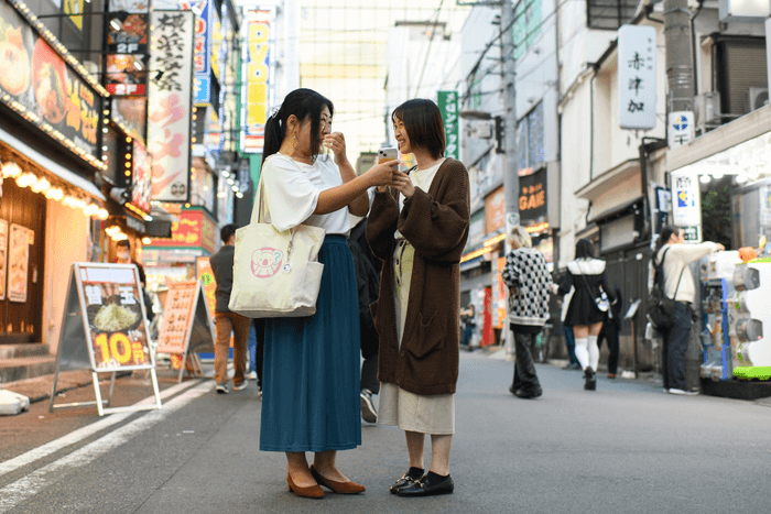 YYSystemのアプリを使って会話する様子