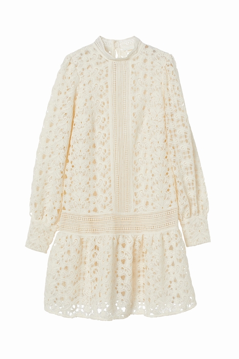 ￥7,499(100%リサイクルポリエステル) ※店舗: 渋谷店・新宿店・二子玉川ライズ店・名古屋松坂屋店・心斎橋店