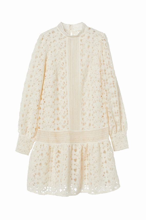 ￥7,499(100%リサイクルポリエステル) ※店舗: 渋谷店・新宿店・二子玉川ライズ店・名古屋松坂屋店・心斎橋店