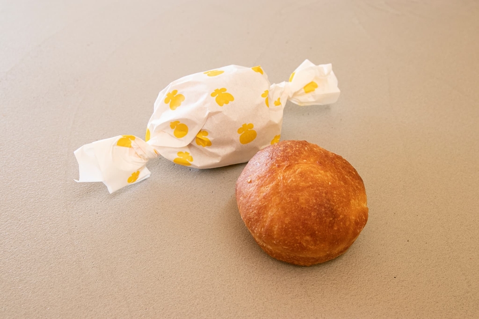 にわのパンの看板商品、にわのパン(塩パン)