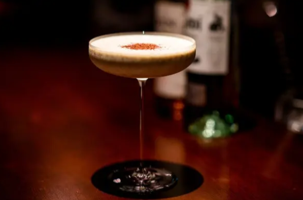 横浜駅より徒歩7分『BAR chapter』行きつけにしたくなる大人な雰囲気漂う隠れ家的バー!Findグルメで情報を公開中