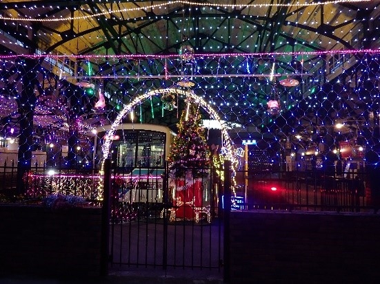 装飾およびイルミネーションの様子（八瀬比叡山口駅）