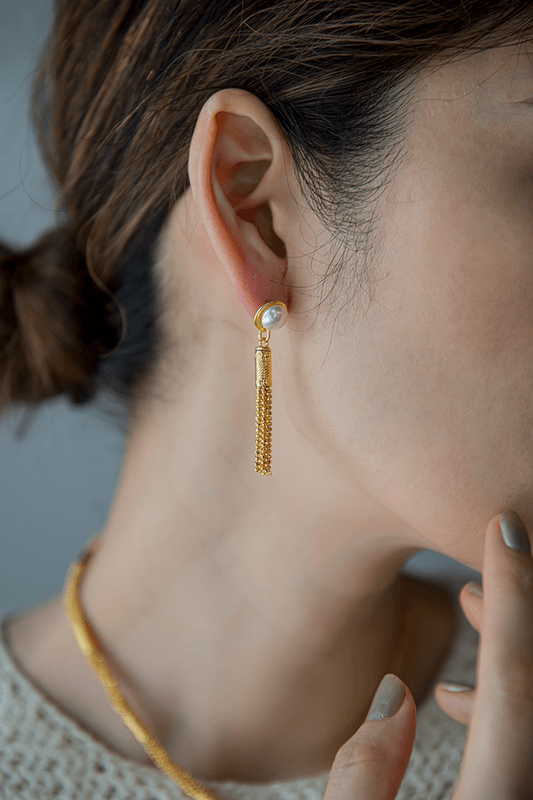 ショートフリンジピアス￥22,000 フリンジネックレス￥33,000 すべて税抜き価格