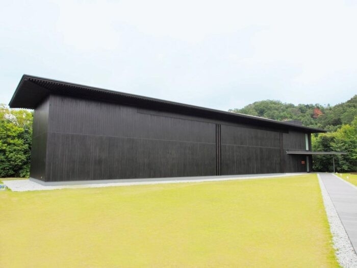 和久傳ノ森【森の中の家　安野光雅館】