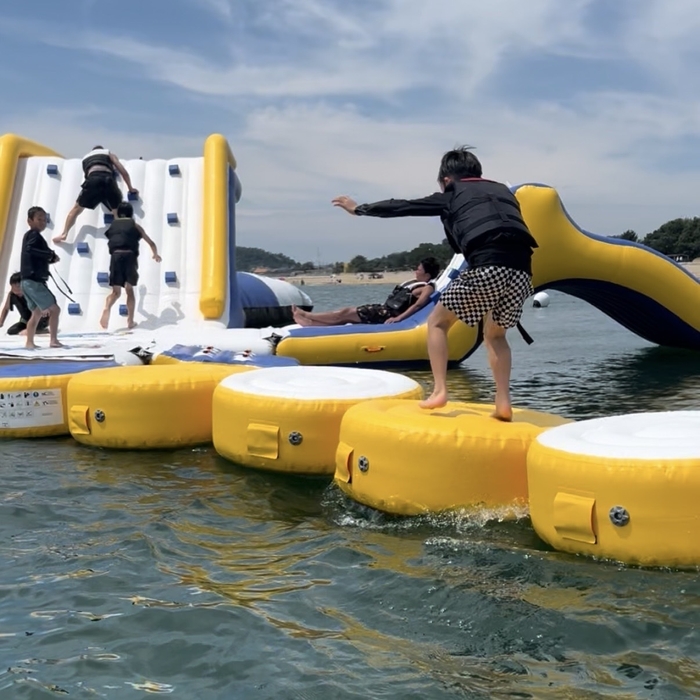 海上で揺れるオーバルパッド