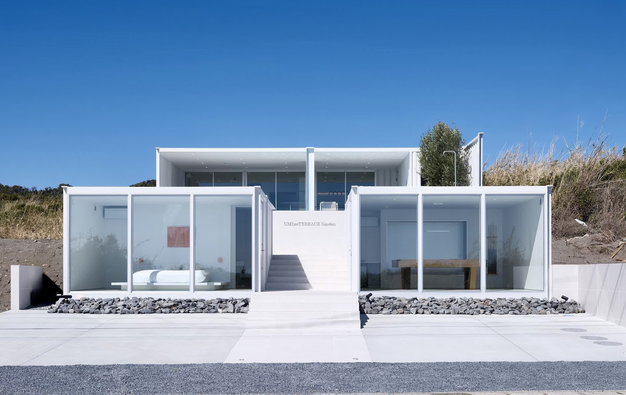 【南房総・白浜】水平線と溶け合う“白のサンクチュアリ”。24時間利用可能な温水プール＆オーシャンビューサウナ完備の超大型ヴィラ「UMInoTERRACE Garden」2026年3月グランドオープン！
