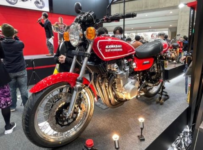 アリーナ展示：Kawasaki  Z1　ヨシムラブース